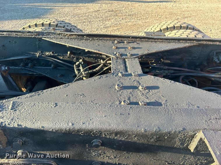 image for item EG1016 1996 International  Paystar 5000 truck cab and chassis