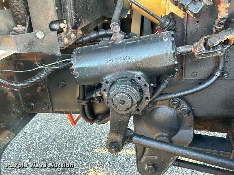 image for item EG1016 1996 International  Paystar 5000 truck cab and chassis