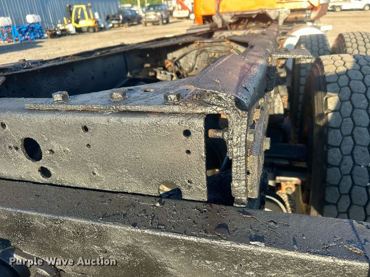 image for item EG1016 1996 International  Paystar 5000 truck cab and chassis