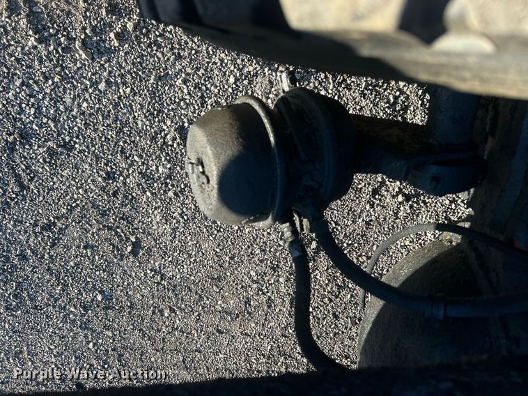 image for item EG1016 1996 International  Paystar 5000 truck cab and chassis