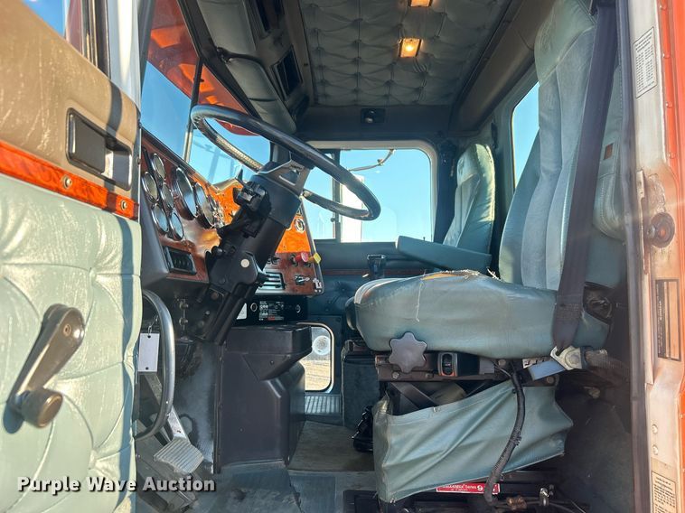 image for item EG1016 1996 International  Paystar 5000 truck cab and chassis