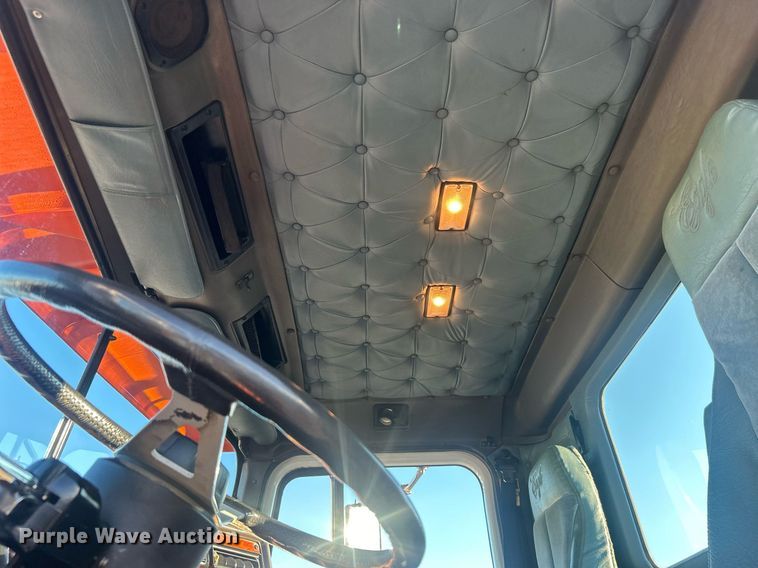 image for item EG1016 1996 International  Paystar 5000 truck cab and chassis