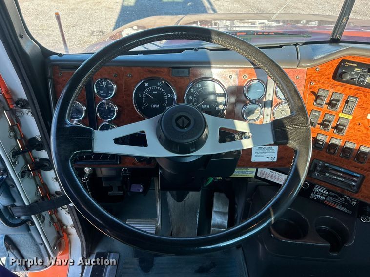 image for item EG1016 1996 International  Paystar 5000 truck cab and chassis