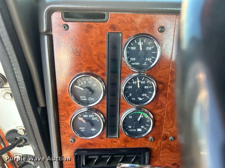 image for item EG1016 1996 International  Paystar 5000 truck cab and chassis