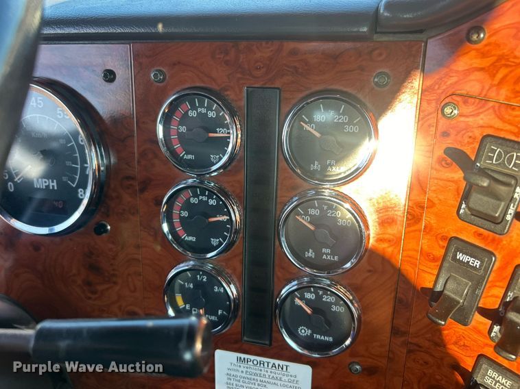 image for item EG1016 1996 International  Paystar 5000 truck cab and chassis