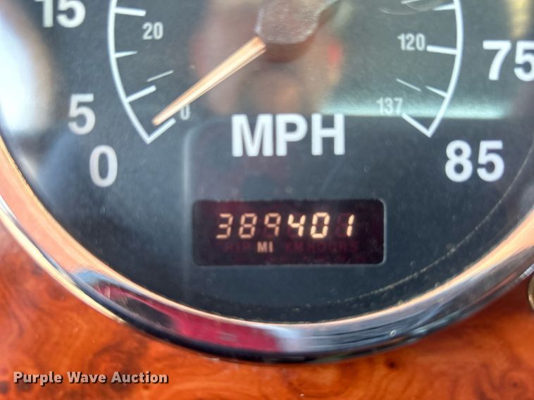 image for item EG1016 1996 International  Paystar 5000 truck cab and chassis