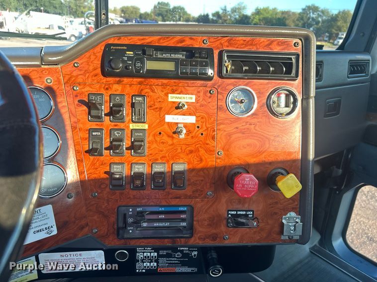 image for item EG1016 1996 International  Paystar 5000 truck cab and chassis