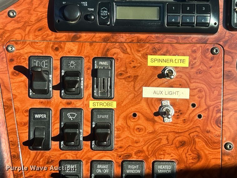 image for item EG1016 1996 International  Paystar 5000 truck cab and chassis