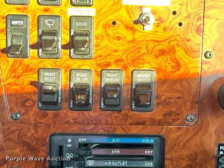 image for item EG1016 1996 International  Paystar 5000 truck cab and chassis