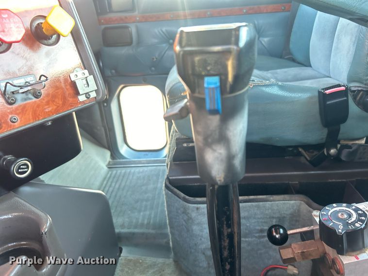 image for item EG1016 1996 International  Paystar 5000 truck cab and chassis