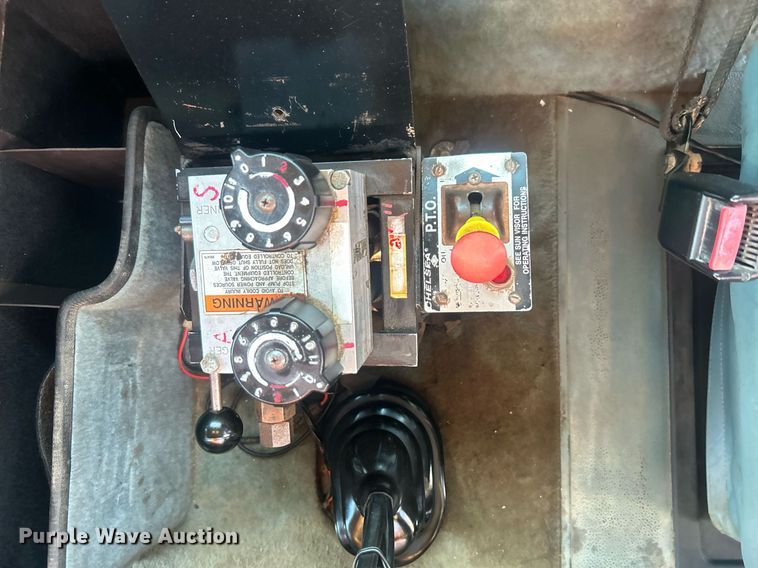 image for item EG1016 1996 International  Paystar 5000 truck cab and chassis