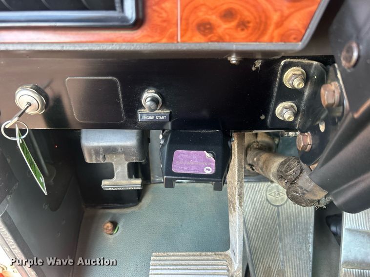 image for item EG1016 1996 International  Paystar 5000 truck cab and chassis