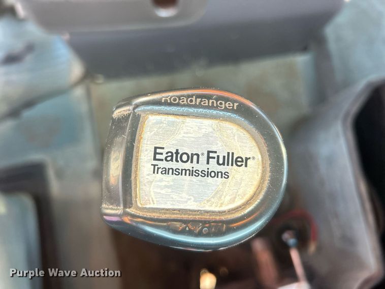 image for item EG1016 1996 International  Paystar 5000 truck cab and chassis