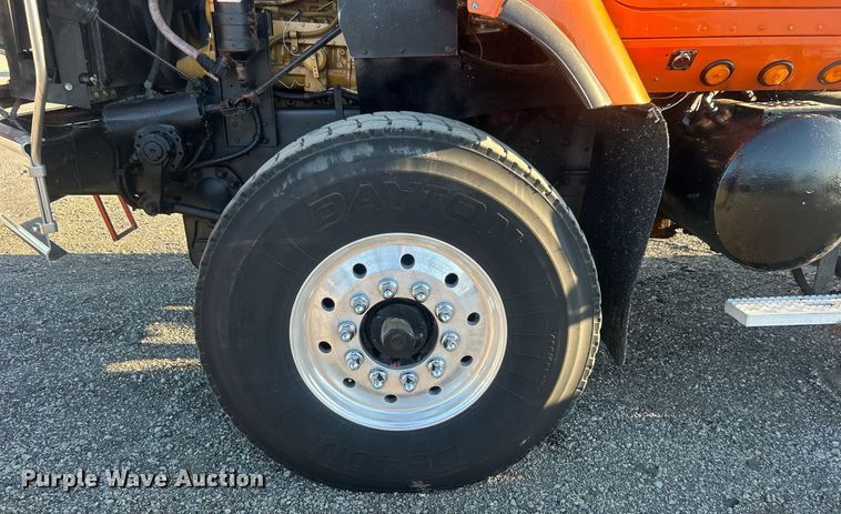 image for item EG1016 1996 International  Paystar 5000 truck cab and chassis