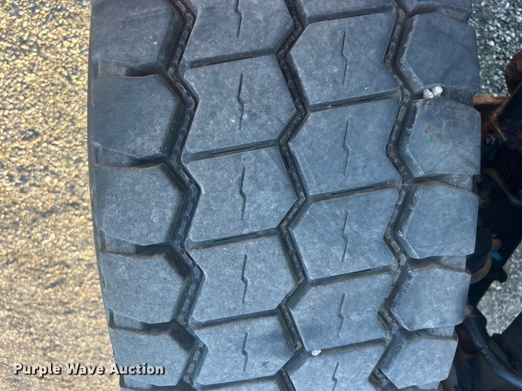 image for item EG1016 1996 International  Paystar 5000 truck cab and chassis