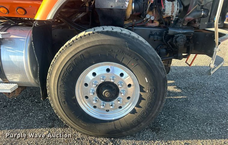 image for item EG1016 1996 International  Paystar 5000 truck cab and chassis