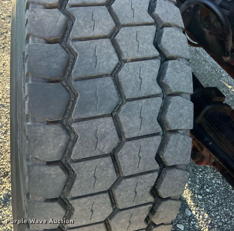 image for item EG1016 1996 International  Paystar 5000 truck cab and chassis