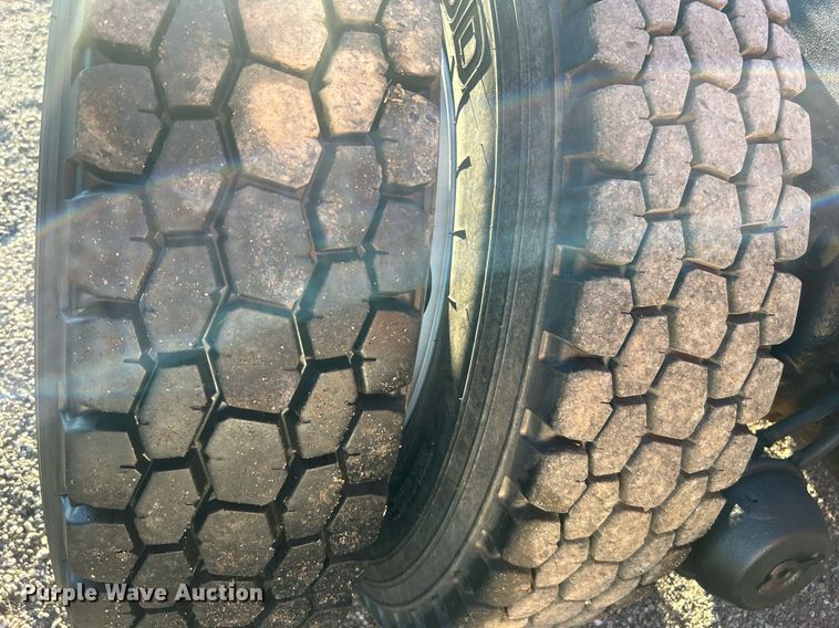 image for item EG1016 1996 International  Paystar 5000 truck cab and chassis