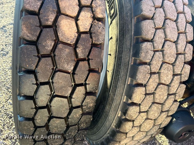 image for item EG1016 1996 International  Paystar 5000 truck cab and chassis