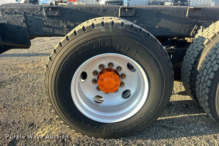 image for item EG1016 1996 International  Paystar 5000 truck cab and chassis