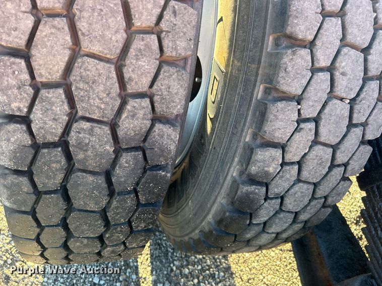 image for item EG1016 1996 International  Paystar 5000 truck cab and chassis