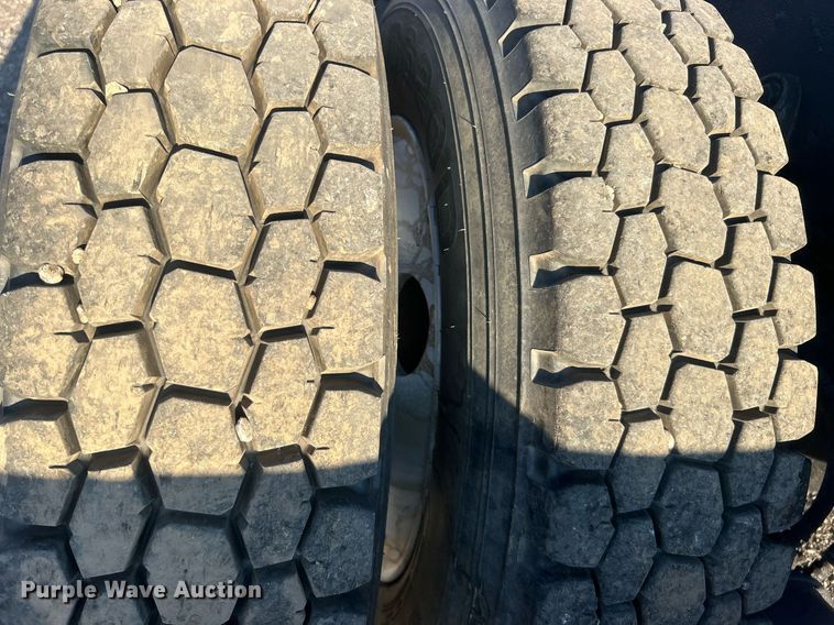 image for item EG1016 1996 International  Paystar 5000 truck cab and chassis