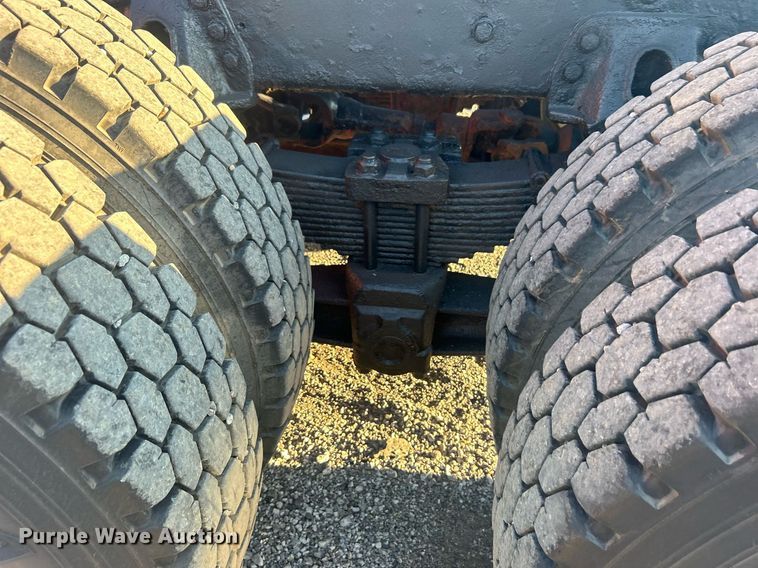 image for item EG1016 1996 International  Paystar 5000 truck cab and chassis