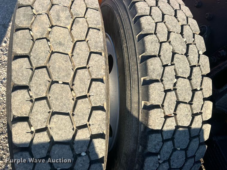 image for item EG1016 1996 International  Paystar 5000 truck cab and chassis