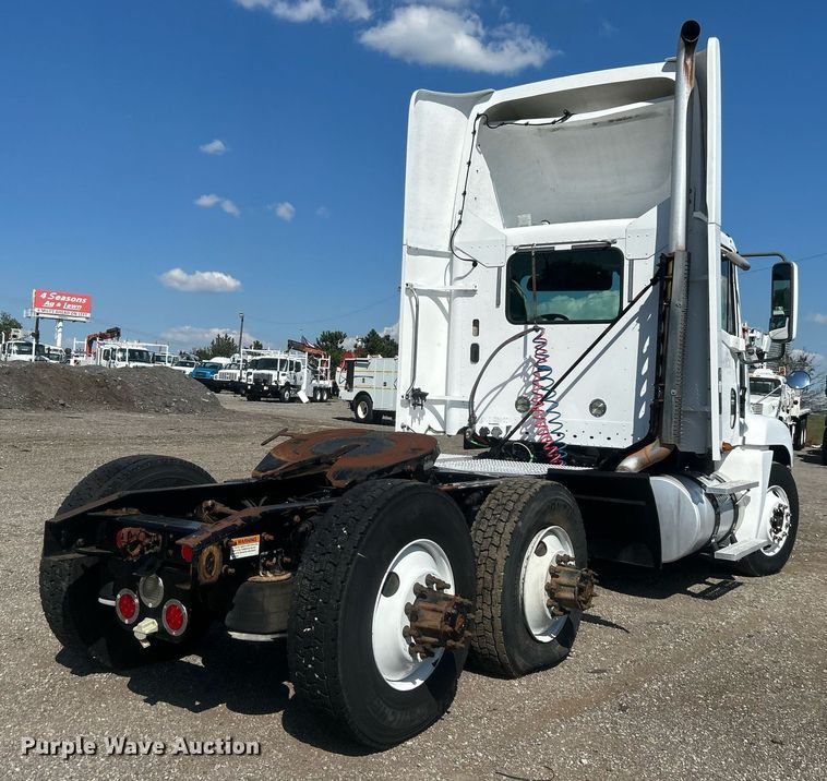 image for item EG1028 2009 Freightliner  Century Class semi truck