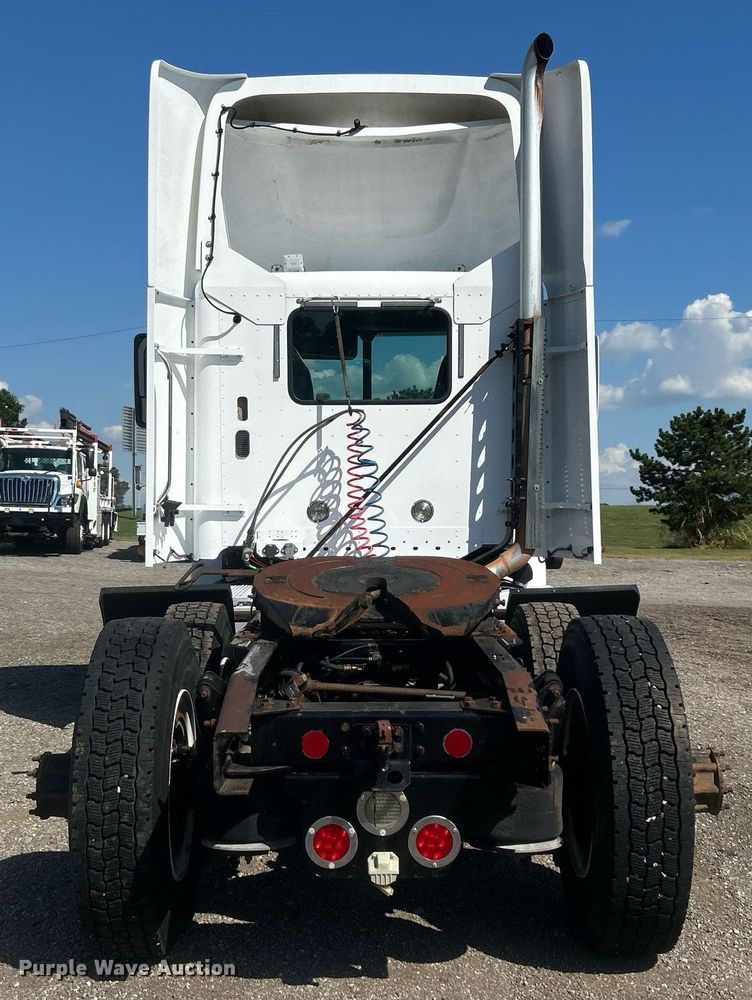 image for item EG1028 2009 Freightliner  Century Class semi truck