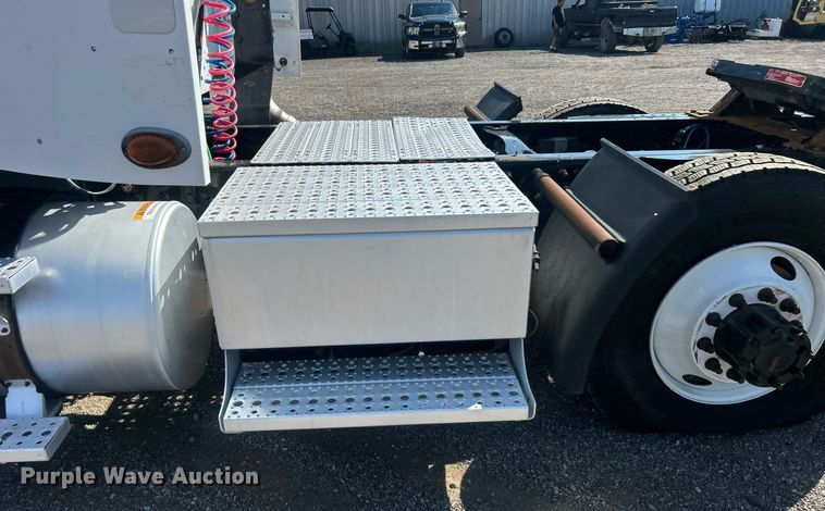 image for item EG1028 2009 Freightliner  Century Class semi truck