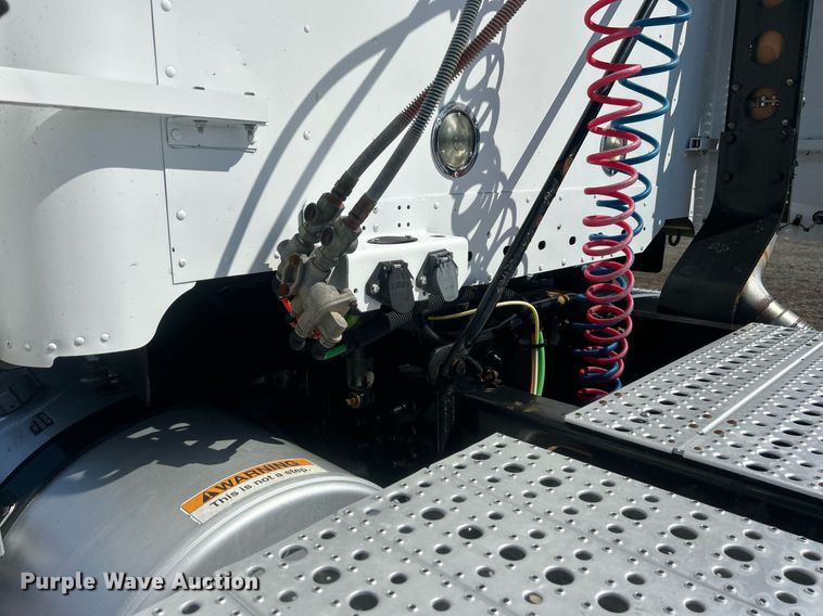 image for item EG1028 2009 Freightliner  Century Class semi truck