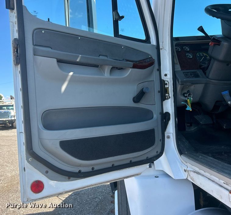 image for item EG1028 2009 Freightliner  Century Class semi truck