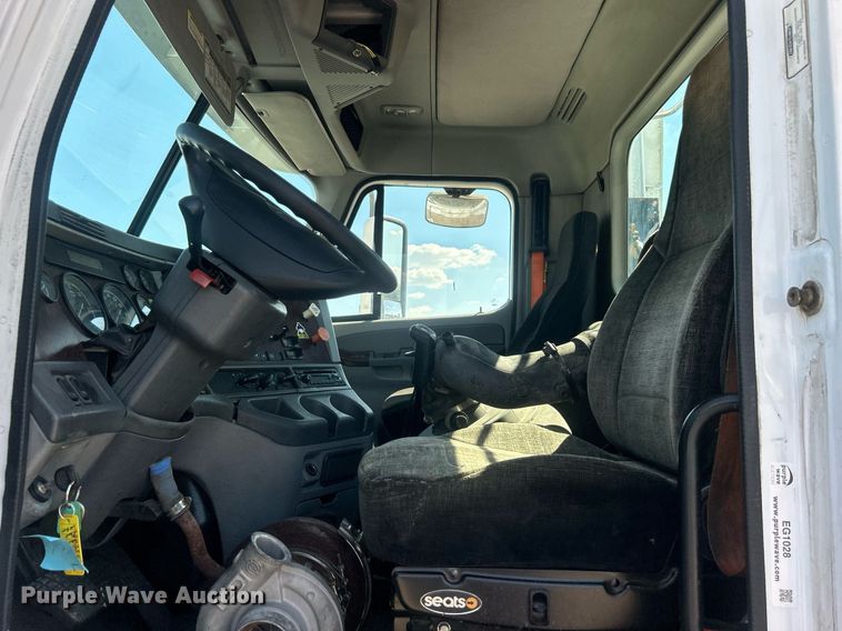 image for item EG1028 2009 Freightliner  Century Class semi truck