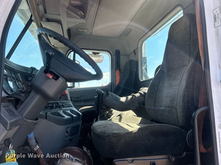 image for item EG1028 2009 Freightliner  Century Class semi truck