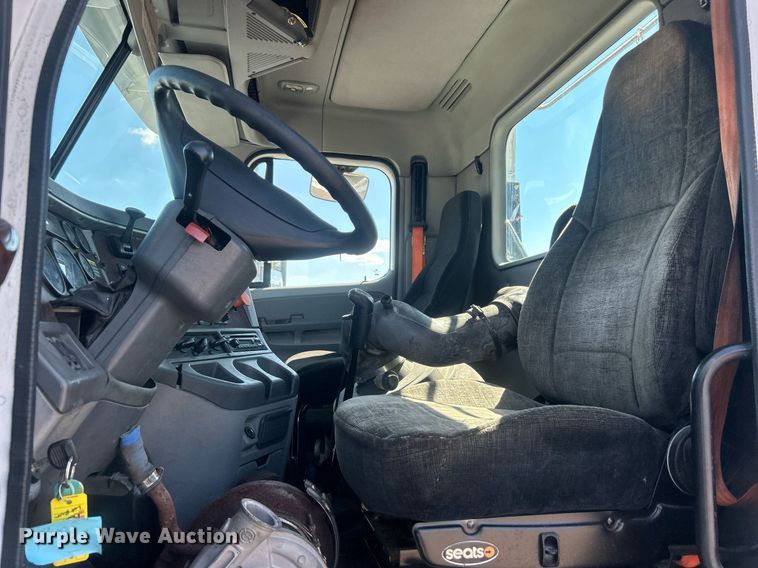 image for item EG1028 2009 Freightliner  Century Class semi truck