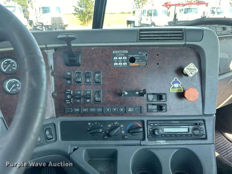 image for item EG1028 2009 Freightliner  Century Class semi truck