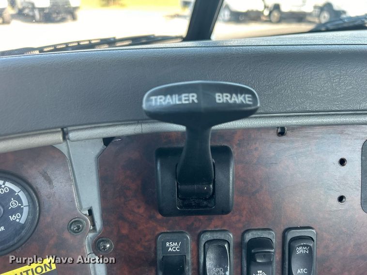 image for item EG1028 2009 Freightliner  Century Class semi truck