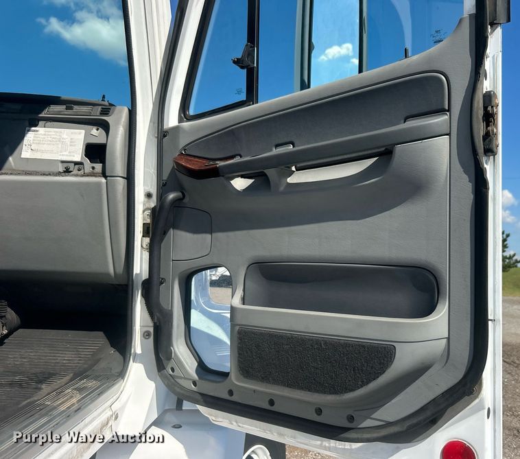 image for item EG1028 2009 Freightliner  Century Class semi truck