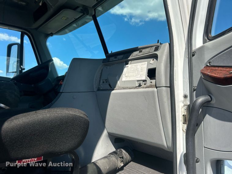 image for item EG1028 2009 Freightliner  Century Class semi truck