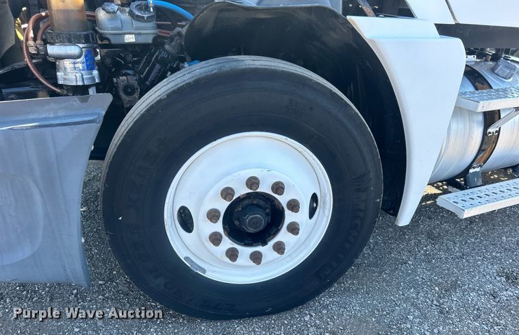 image for item EG1028 2009 Freightliner  Century Class semi truck