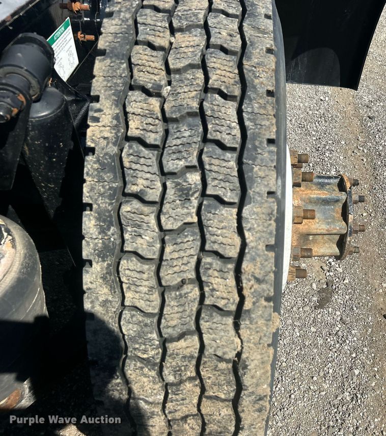 image for item EG1028 2009 Freightliner  Century Class semi truck