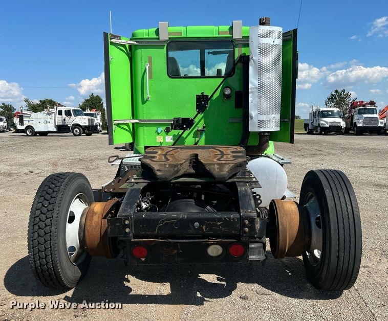 image for item EG1029 2008 International  9200i semi truck