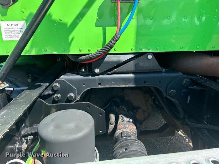 image for item EG1029 2008 International  9200i semi truck