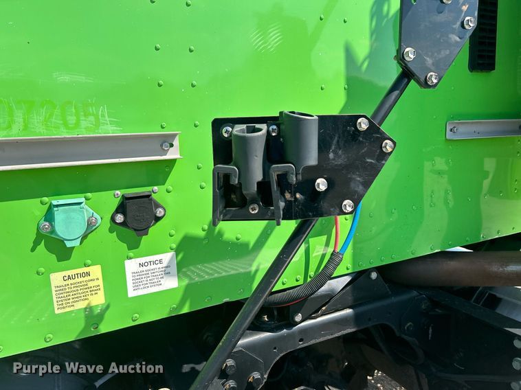 image for item EG1029 2008 International  9200i semi truck