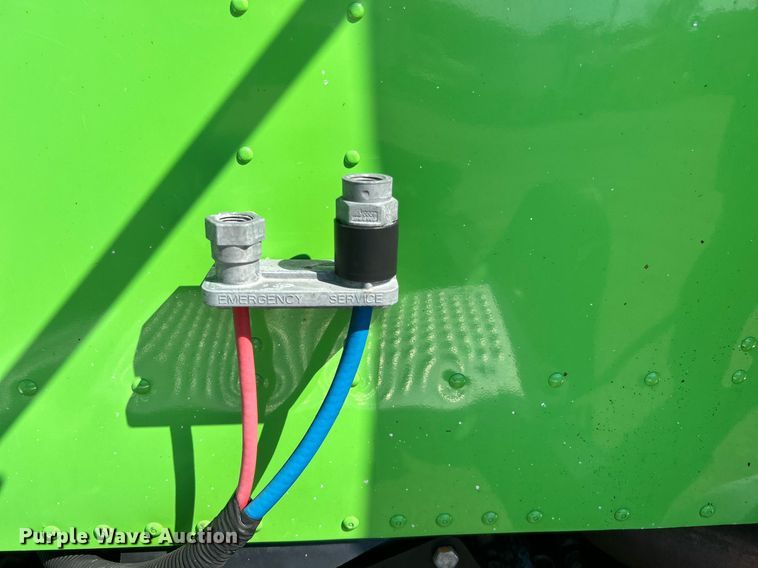 image for item EG1029 2008 International  9200i semi truck