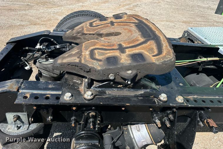 image for item EG1029 2008 International  9200i semi truck