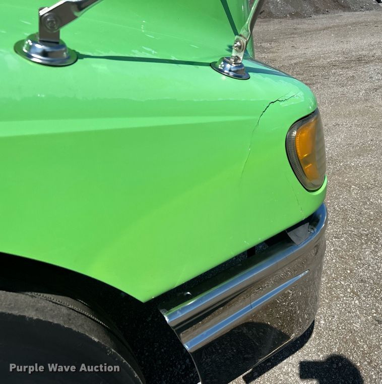 image for item EG1029 2008 International  9200i semi truck