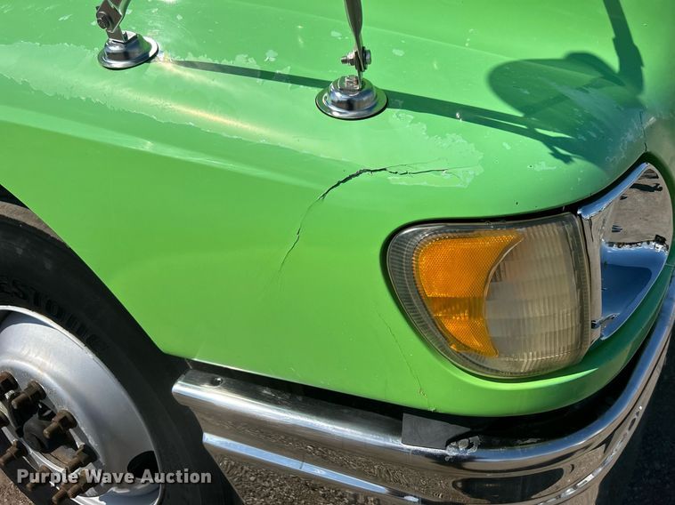 image for item EG1029 2008 International  9200i semi truck