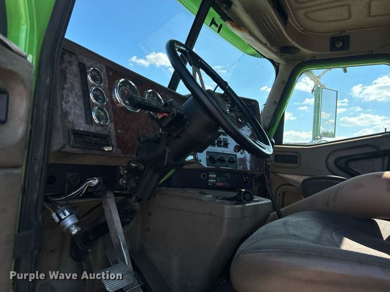 image for item EG1029 2008 International  9200i semi truck